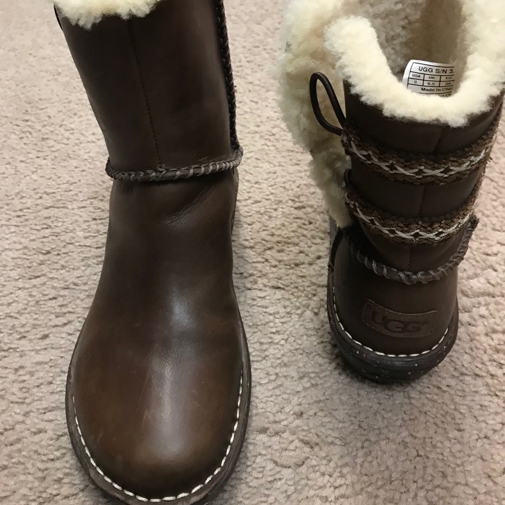 UGG Boots - Picture 2 of 4